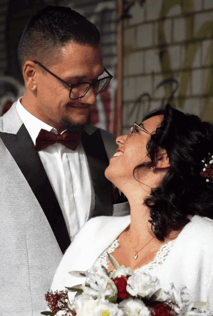 Fabiana und Benjamin schauen sich an